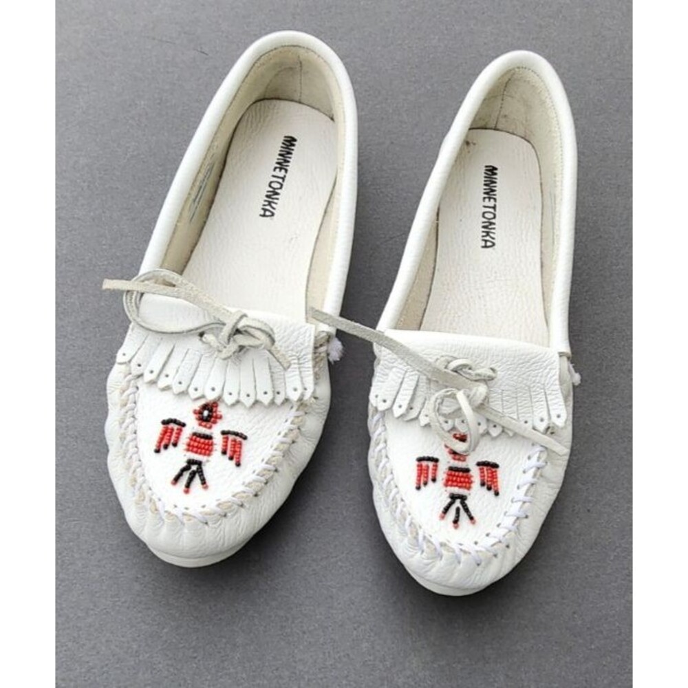 Minnetonka Womens Size  9.5 Thunderbird White Leather Moccasin Shoe Shoes